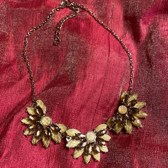 None Jewelry - 3 Floral Cluster 15” Neckalce